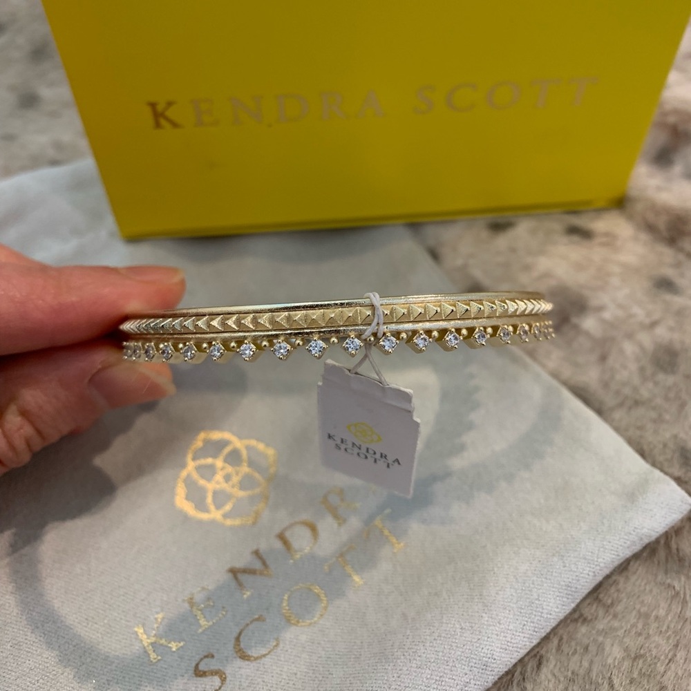 NEW Kendra Scott gold bangle bracelet